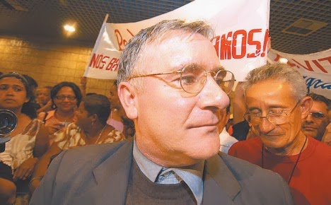Padre Vito deixa o Recife aclamado pelo povo - Crédito: Blog do Messias Pereira